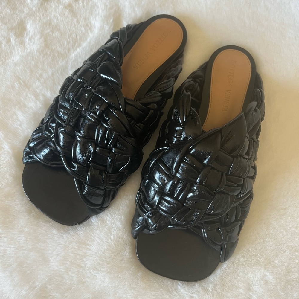Bottega Veneta woven flat black sandals
